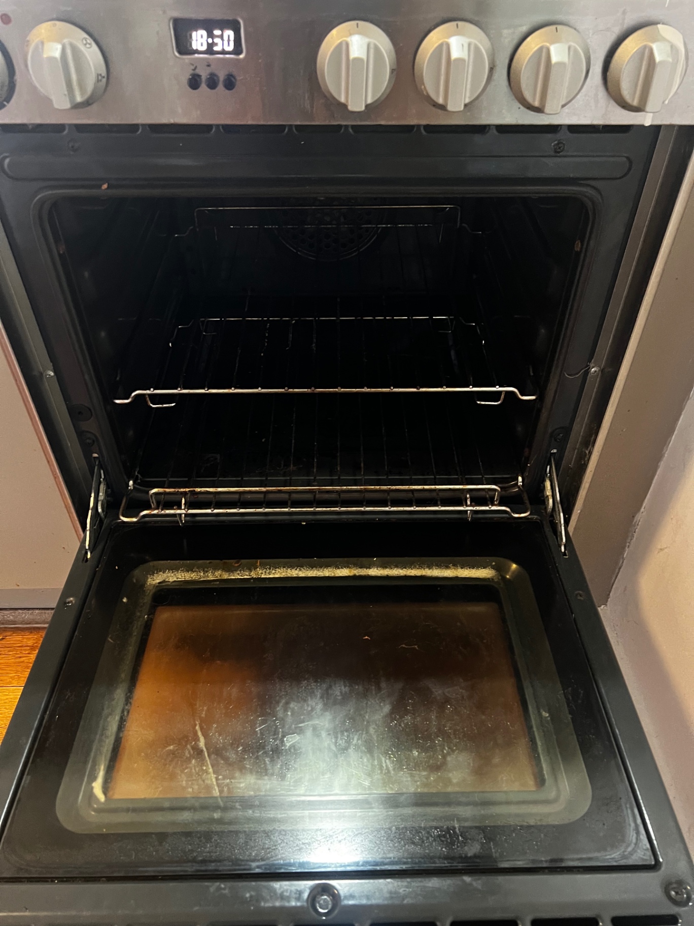 Oven — pre-move detail clean before cleaning